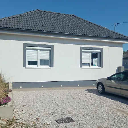 Kiss-szollosi Vendeghaz Ii Lola Apartment *